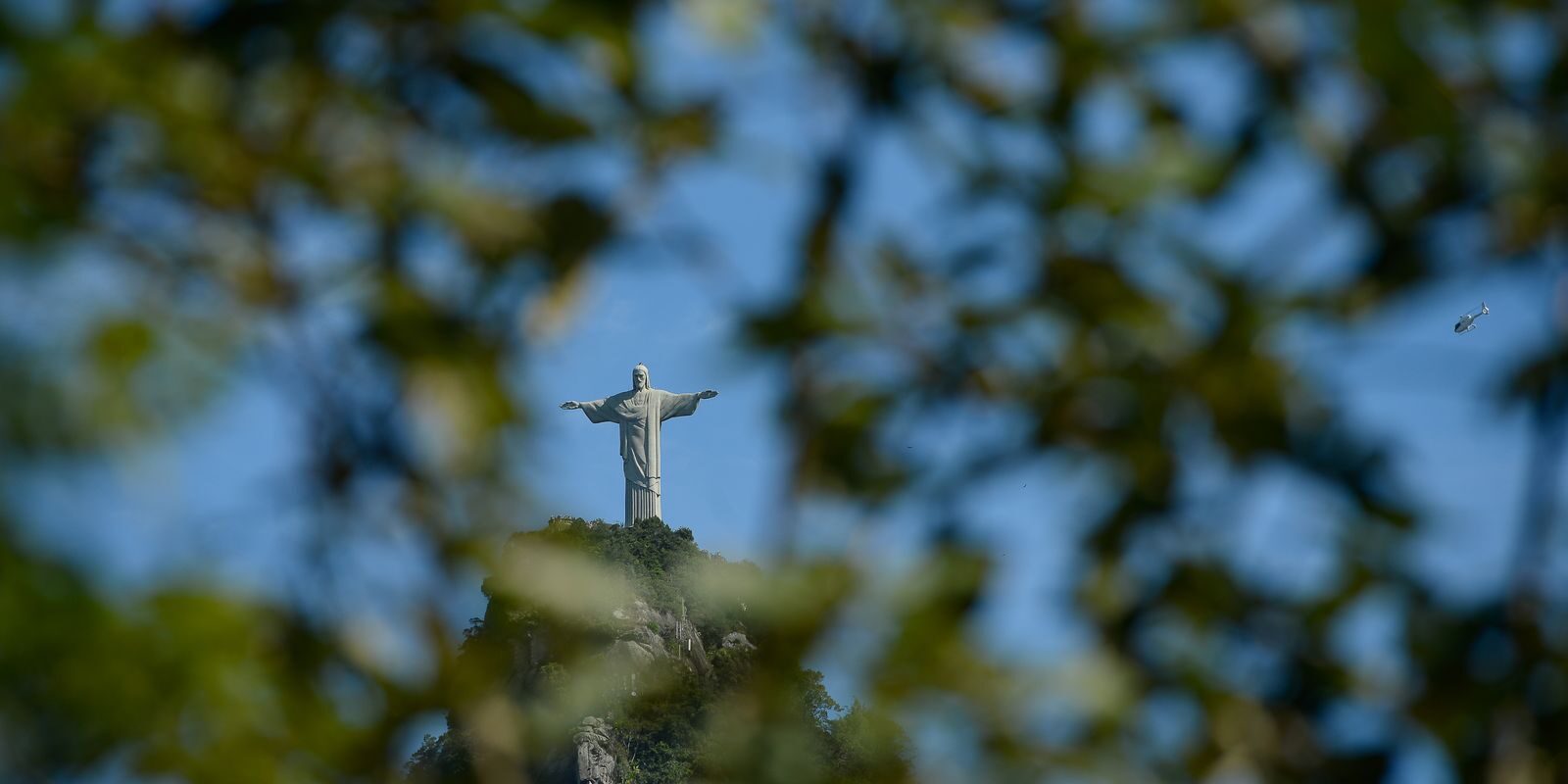 Cristo Redentor inicia certificação climática para compensar impacto do turismo e firma cooperação com Machu Picchu