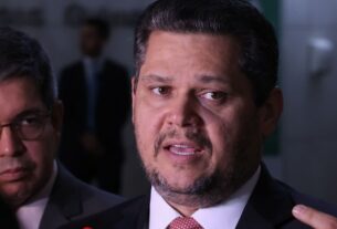 Alcolumbre envia à CCJ PEC que acaba com escala 6x1 e fixa jornada de 40 horas semanais
