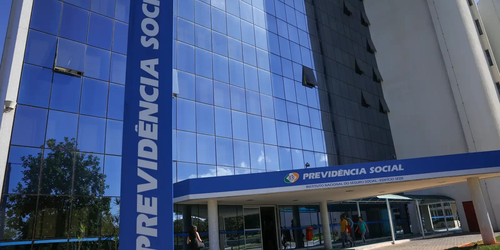 Previsão de gastos do INSS para 2027 é reduzida em R$ 5 bilhões, para R$ 1,218 trilhão