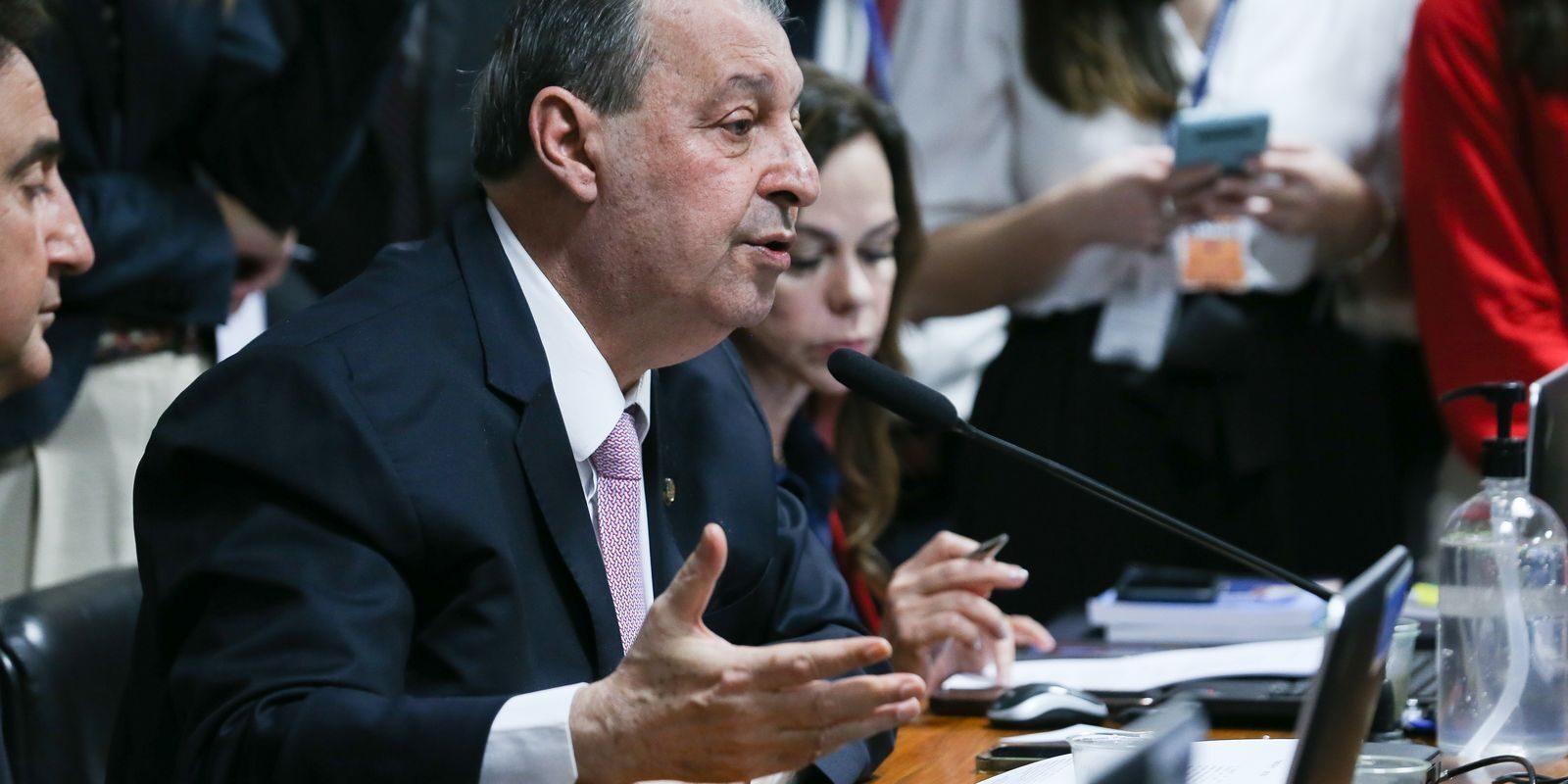 Relator da CCJ mantém texto da PEC 221/2019 que extingue escala 6x1 e reduz jornada para 40 horas