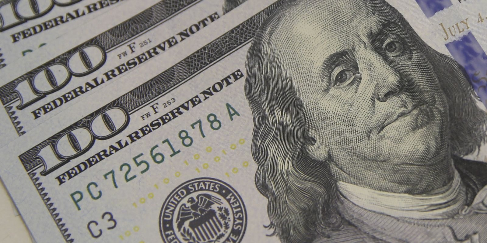 Dólar recua a R$ 5,089 e registra menor fechamento em um mês; Ibovespa sobe a 187.366,84 pontos