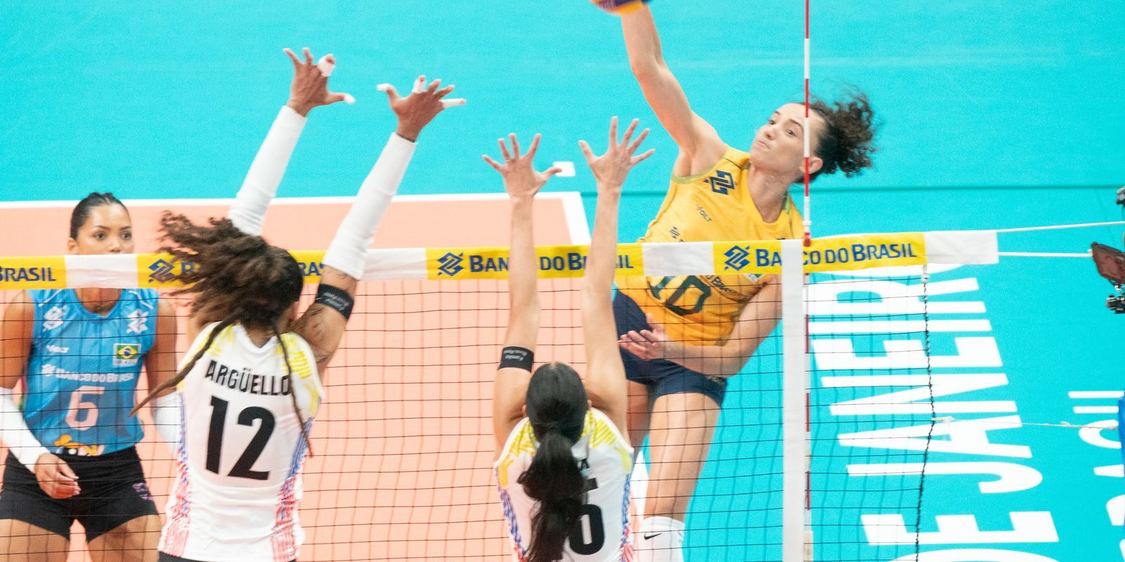 Brasil goleia Venezuela por 3 a 0 na estreia do Sul‑Americano feminino no Maracanãzinho