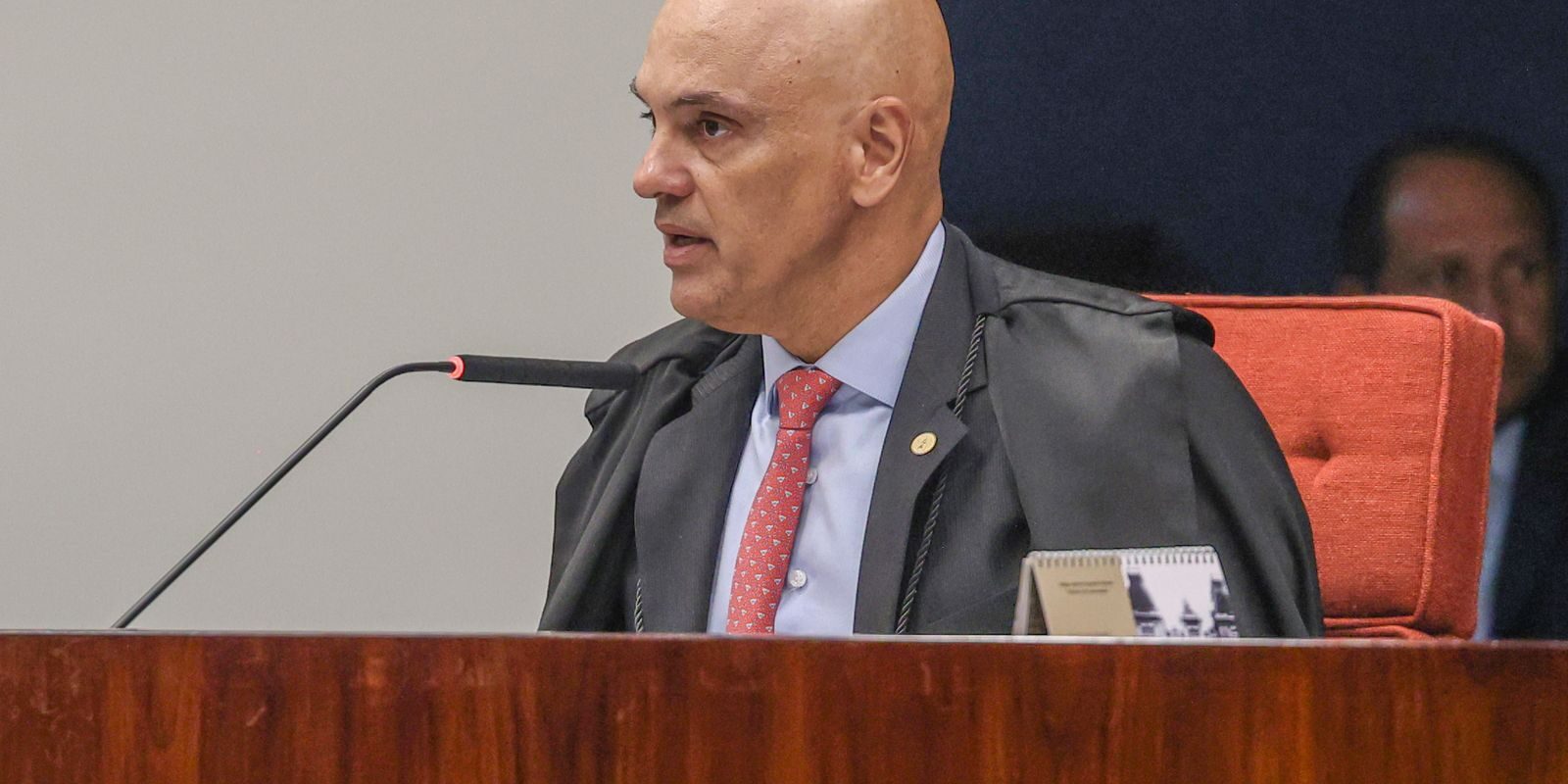 Fachin afasta Alexandre de Moraes da relatoria do inquérito sobre fake news