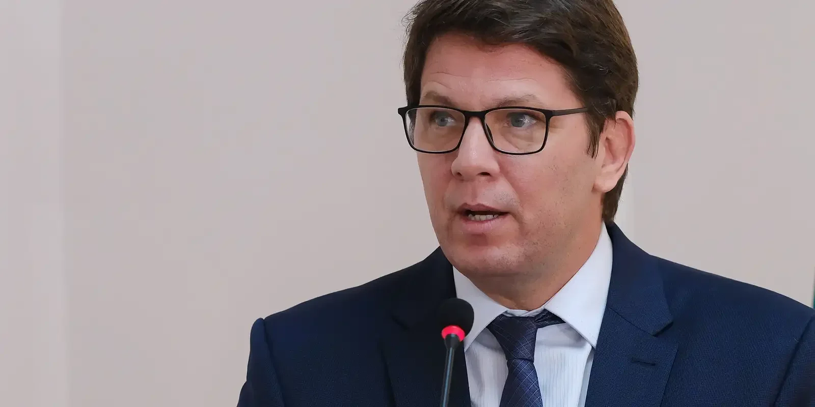 Dino identifica indícios de que Mário Frias liderou esquema de desvio de emendas para financiar 'Dark Horse'