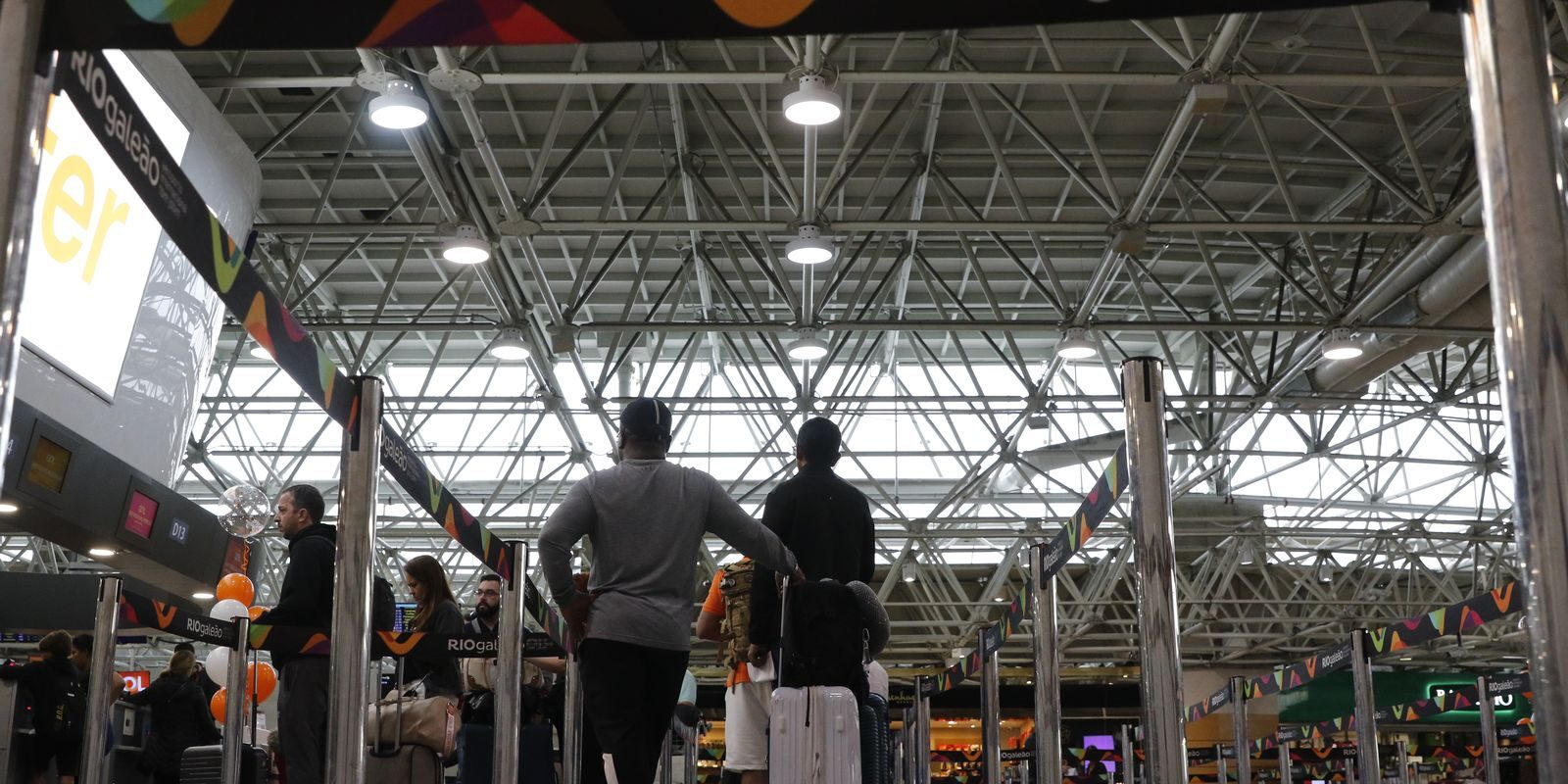 Anac passa a aplicar multa e pode suspender embarque por até 12 meses a passageiros indisciplinados