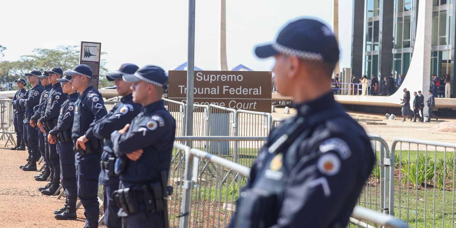 STF inicia sessão extraordinária para decidir sobre investigação criminal contra Alexandre de Moraes