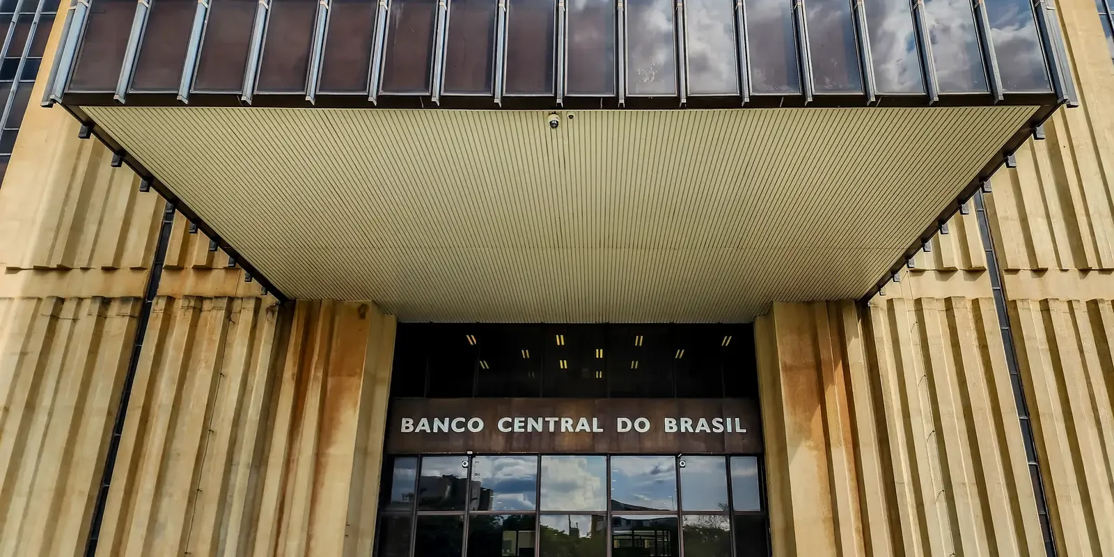 Copom inicia reunião em 15/09/2026 com expectativa de corte da Selic para 13,75%
