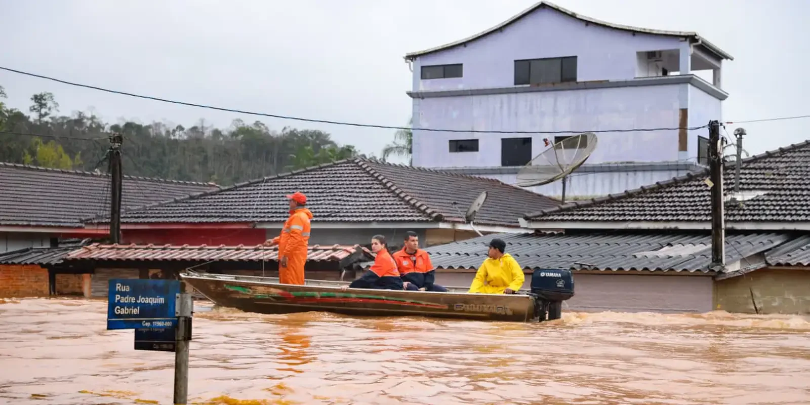 Chuvas no Vale do Ribeira levam seis cidades de SP a decretarem emergência; cerca de 2 mil pessoas afetadas