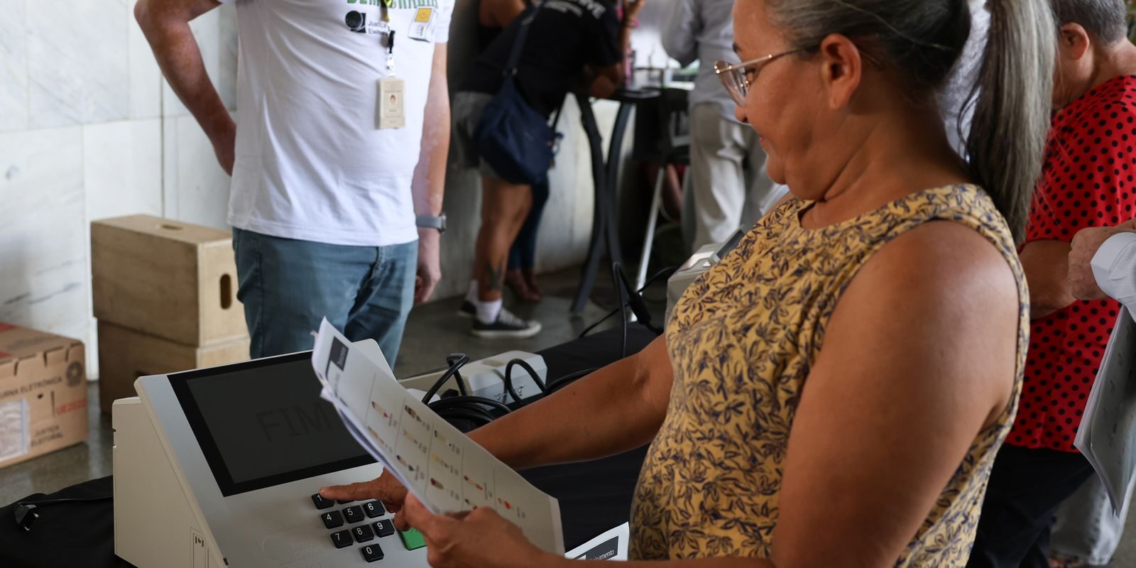 TRE‑RJ distribui 1,4 milhão de colas eleitorais para facilitar votação nas Eleições 2026