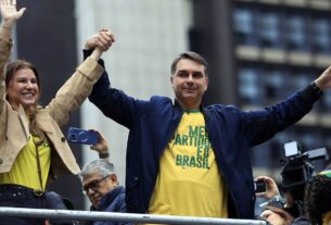 Flávio Bolsonaro apresenta plano de governo com corte de gastos, endurecimento na segurança e compartilhamento de prontuários do SUS