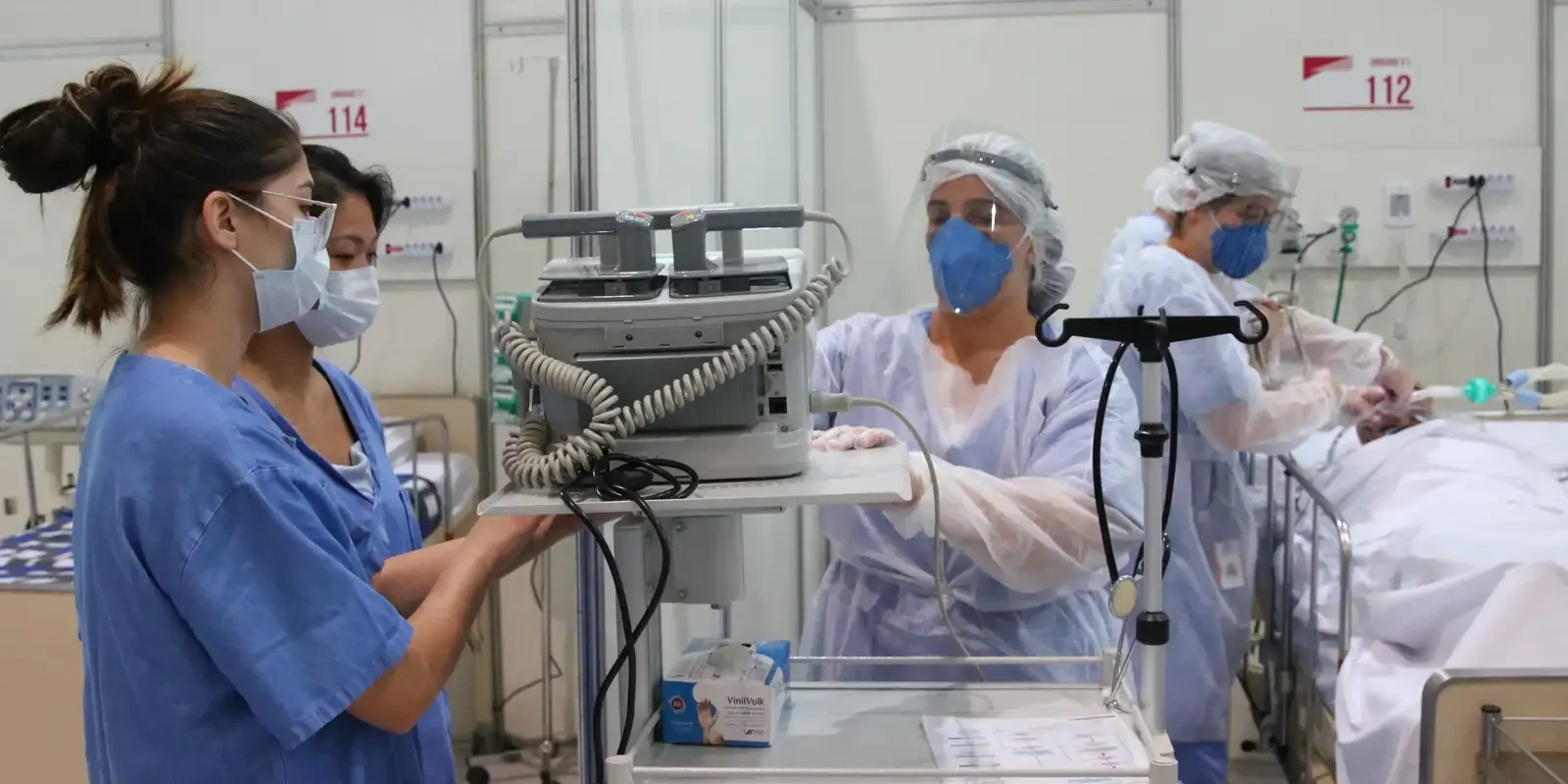 Pesquisa revela níveis elevados de esgotamento emocional e burnout entre médicos de UTI no Brasil