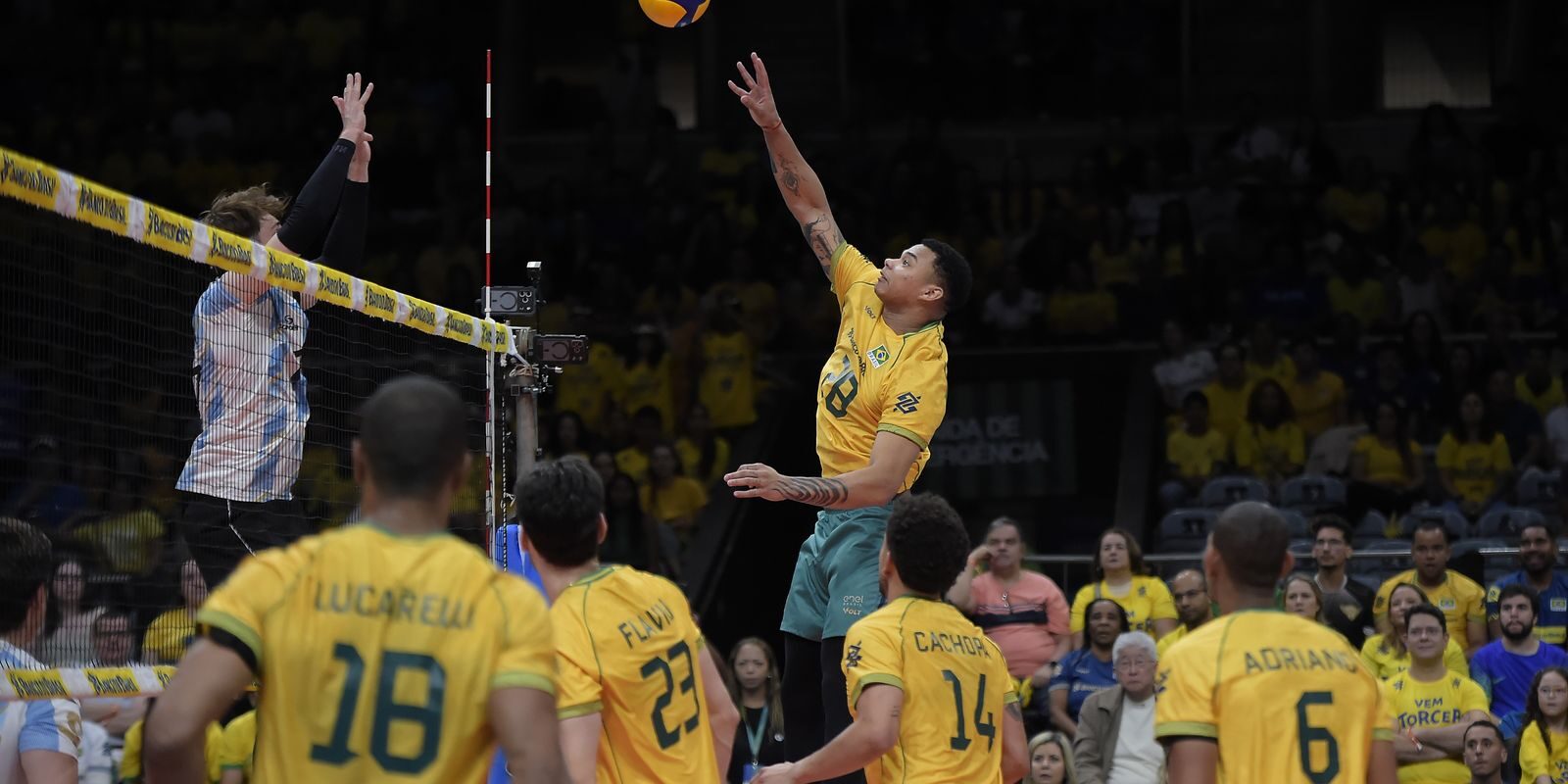 Brasil bate Argentina e garante vaga no vôlei masculino para Los Angeles 2028
