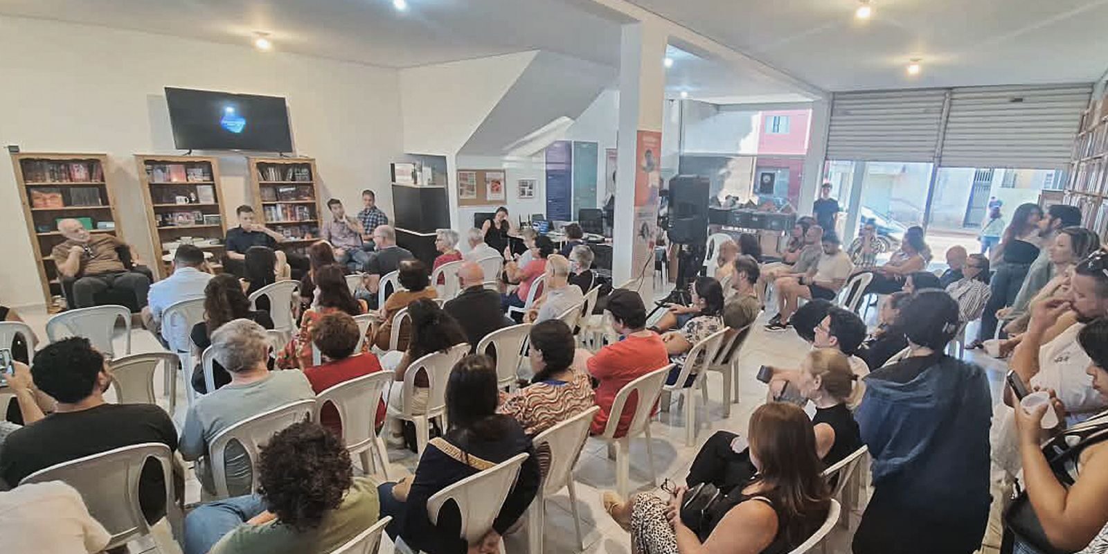 Casa do Leitor: como uma livraria mudou a cena cultural de Bom Jesus dos Perdões (SP)