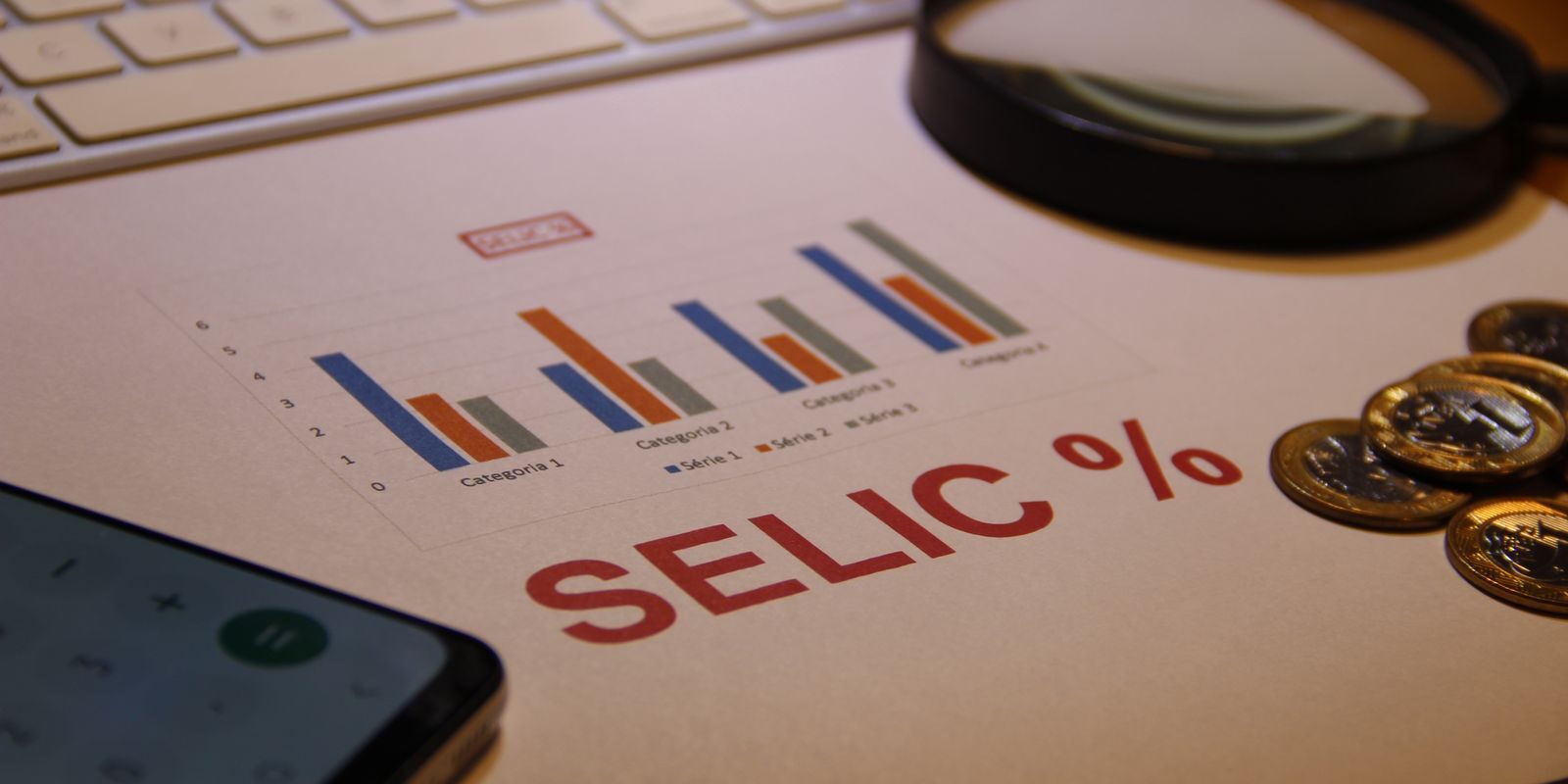 Mercado reduz previsão da Selic para 13,50% ao fim de 2026; IPCA sobe para 4,92%