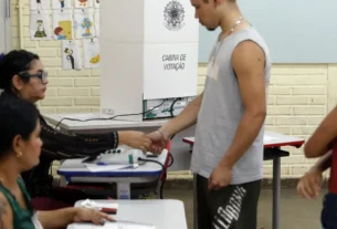 Caminhos da Reportagem investiga por que jovens (16-17) e idosos (70+) escolhem votar nas eleições 2026