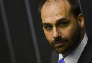 Ministério da Justiça demite Eduardo Bolsonaro do cargo de escrivão da Polícia Federal por abandono