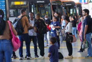 39% das mulheres desistiram de vagas por problemas de deslocamento, diz pesquisa