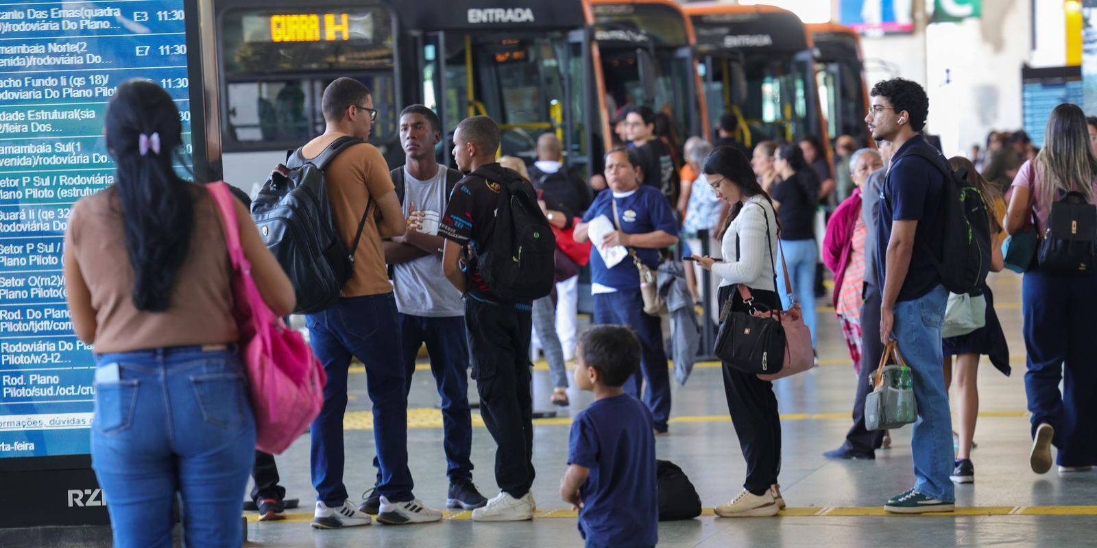 39% das mulheres desistiram de vagas por problemas de deslocamento, diz pesquisa