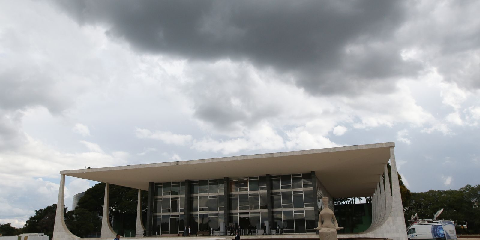 Zambelli solicita ao STF salvo‑conduto para retornar ao Brasil e votar na mãe em outubro