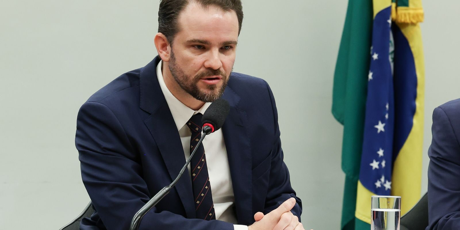 Durigan afirma que Entre Investimentos recebeu recursos do crime organizado e participou do financiamento de Dark Horse