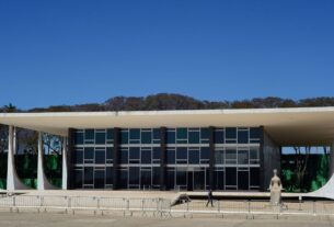 Fachin dá cinco dias para PGR se manifestar sobre investigações do Master e descontos do INSS