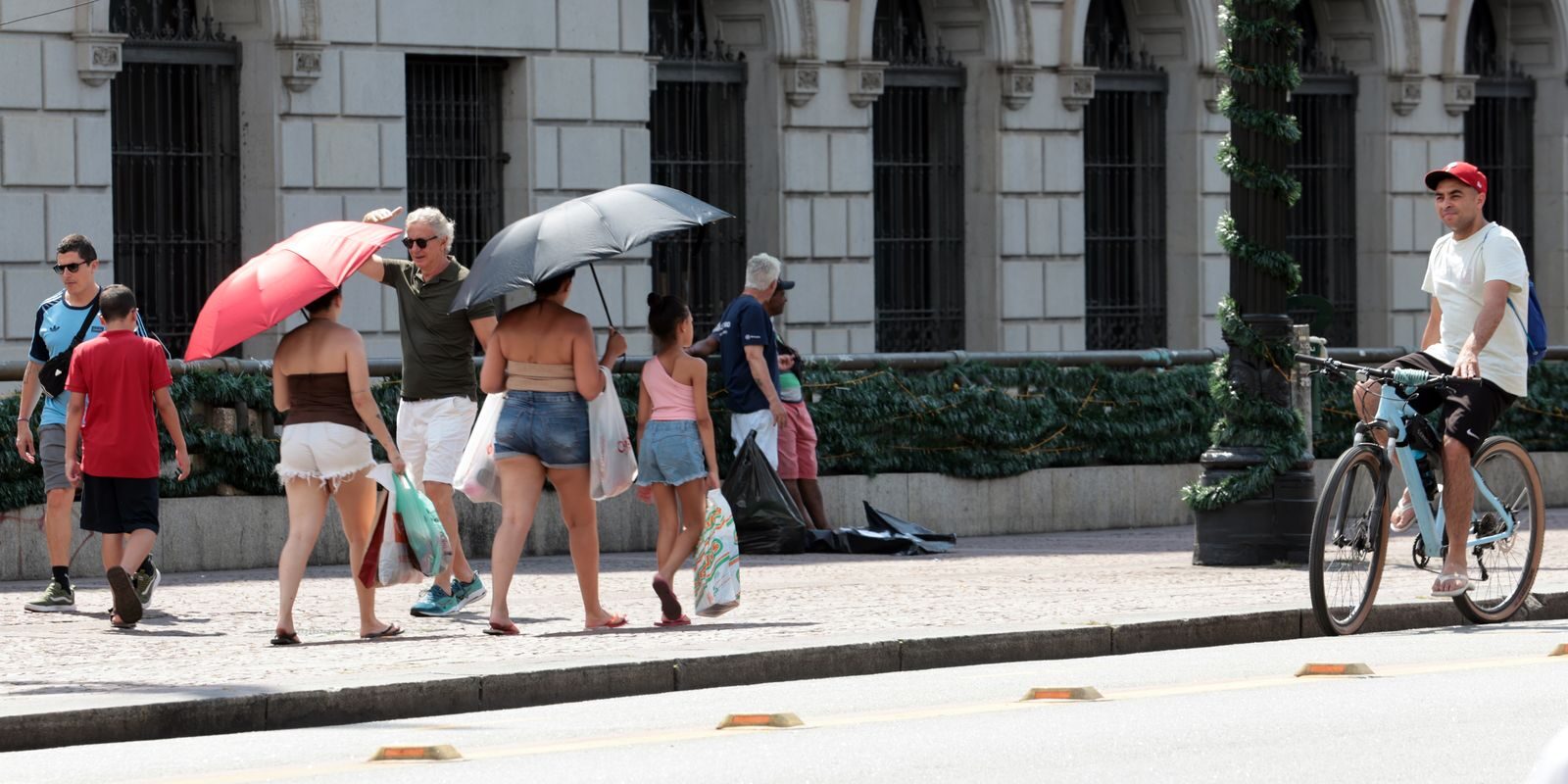 Inmet decreta alerta vermelho: onda de calor pode superar 40°C em oito estados entre 26 e 30 de setembro