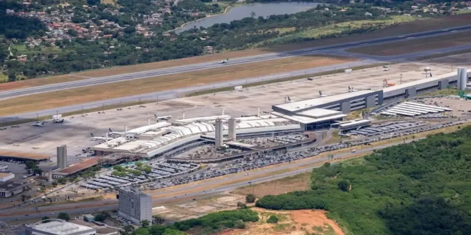 Aeroporto de Confins retoma operações após interdição da pista; 45 voos foram cancelados
