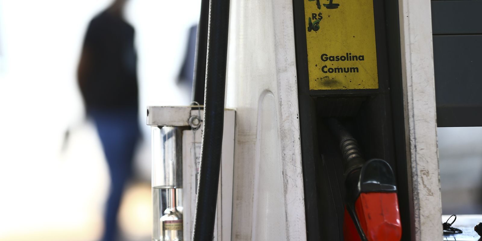 Governo reforça fiscalização e mantém subsídio ao diesel para conter alta dos combustíveis