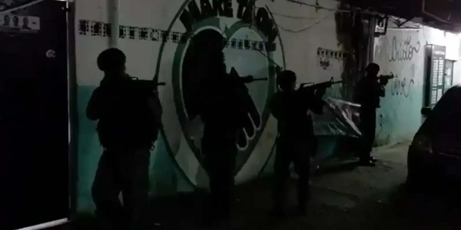 Operação da PM na Maré deixa três suspeitos mortos; 12 presos e 83 kg de drogas apreendidos