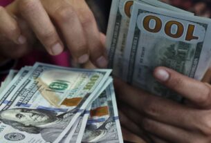 Dólar fecha a R$ 5,226, maior patamar desde março; Ibovespa recua pela quarta sessão