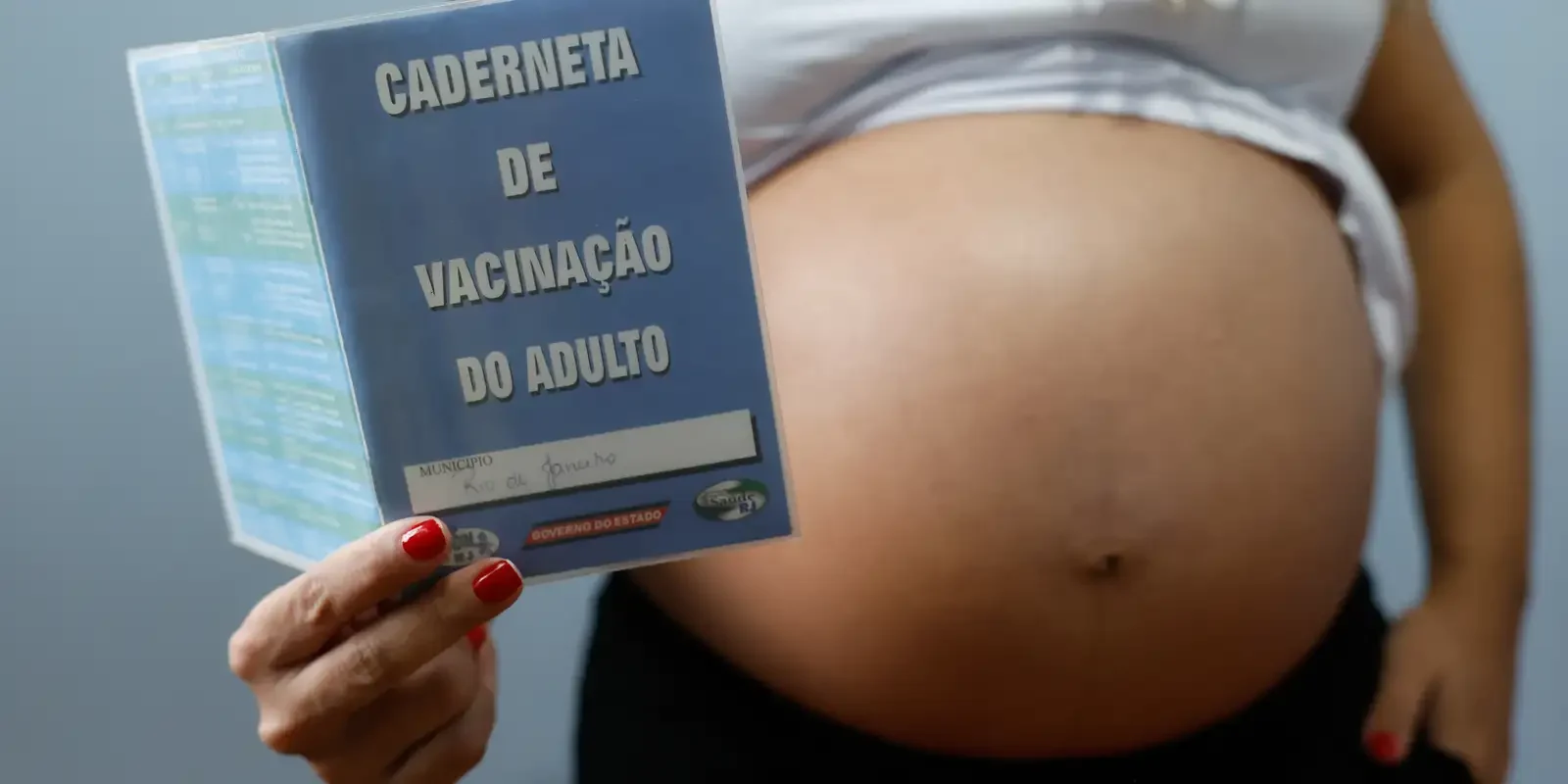 Cobertura vacinal baixa deixa gestantes mais expostas a gripe e covid; especialistas pedem ação imediata