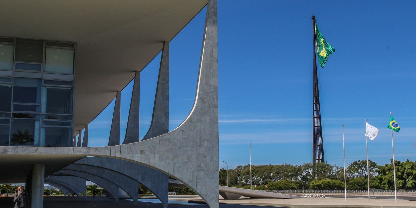 Prefeitos entregam carta a presidenciáveis com propostas para fortalecer pacto federativo e financiar cidades