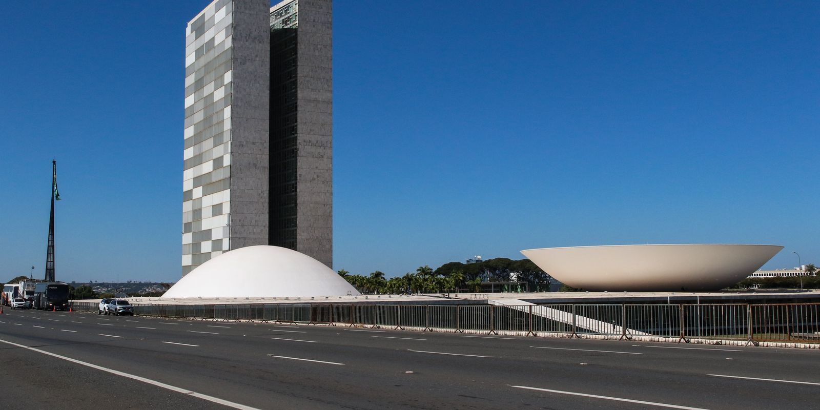 Comissão adia para 1º de setembro votação da MP 1357/26 que zera a 'taxa das blusinhas'