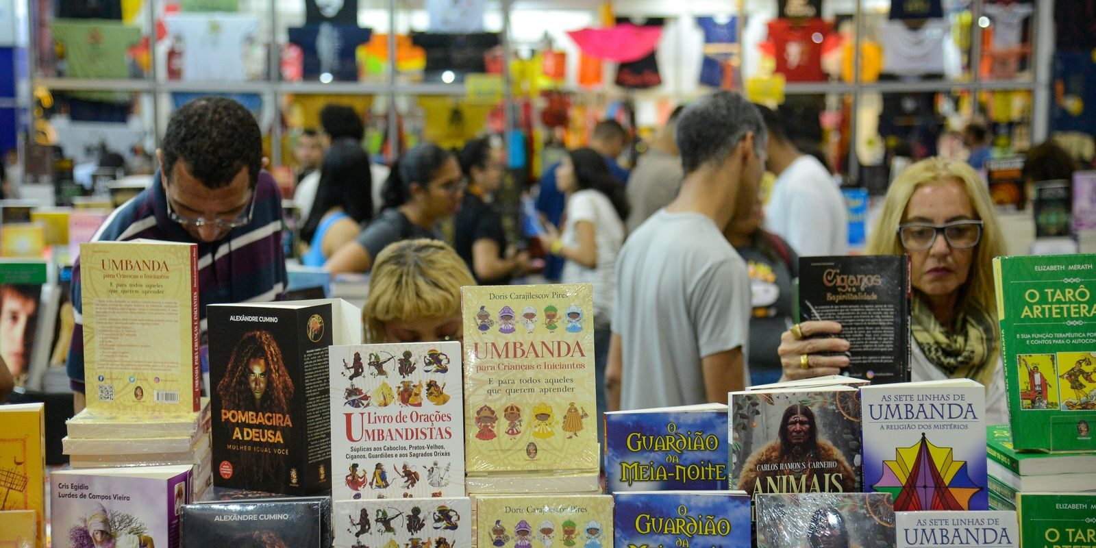 Estação Bienal: projeto itinerante da Bienal do Livro do Rio traz Alice Oseman em 9 de setembro