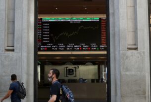 Ibovespa avança 1,3% e fecha no maior patamar em quase quatro meses