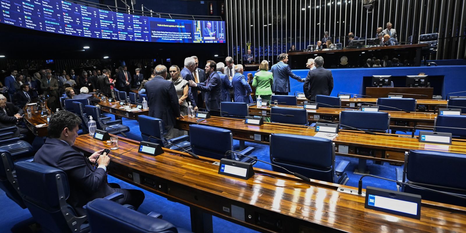 Omar Aziz pede rito excepcional para levar PEC que acaba com a escala 6x1 ao plenário