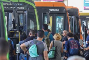 Pesquisa: 67% dizem que escala 6x1 prejudica saúde mental; CCJ aprova PEC que altera jornada