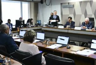 CCJ do Senado aprova PEC que extingue escala 6x1 e reduz jornada para 40 horas