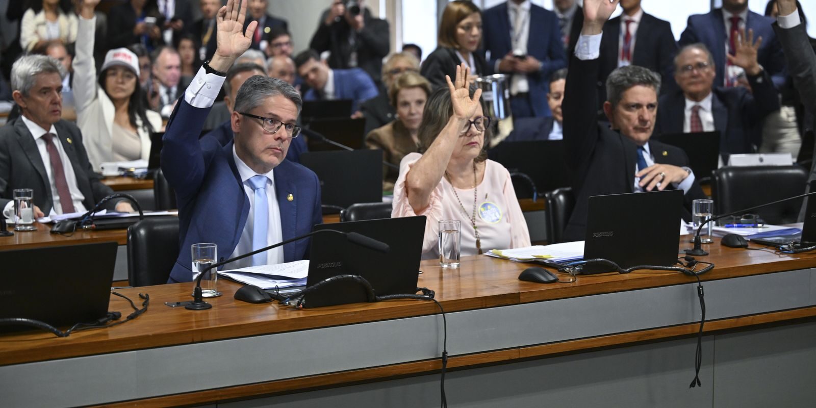 CCJ do Senado aprova texto‑base da PEC da Segurança Pública que cria SUSP e endurece medidas contra facções