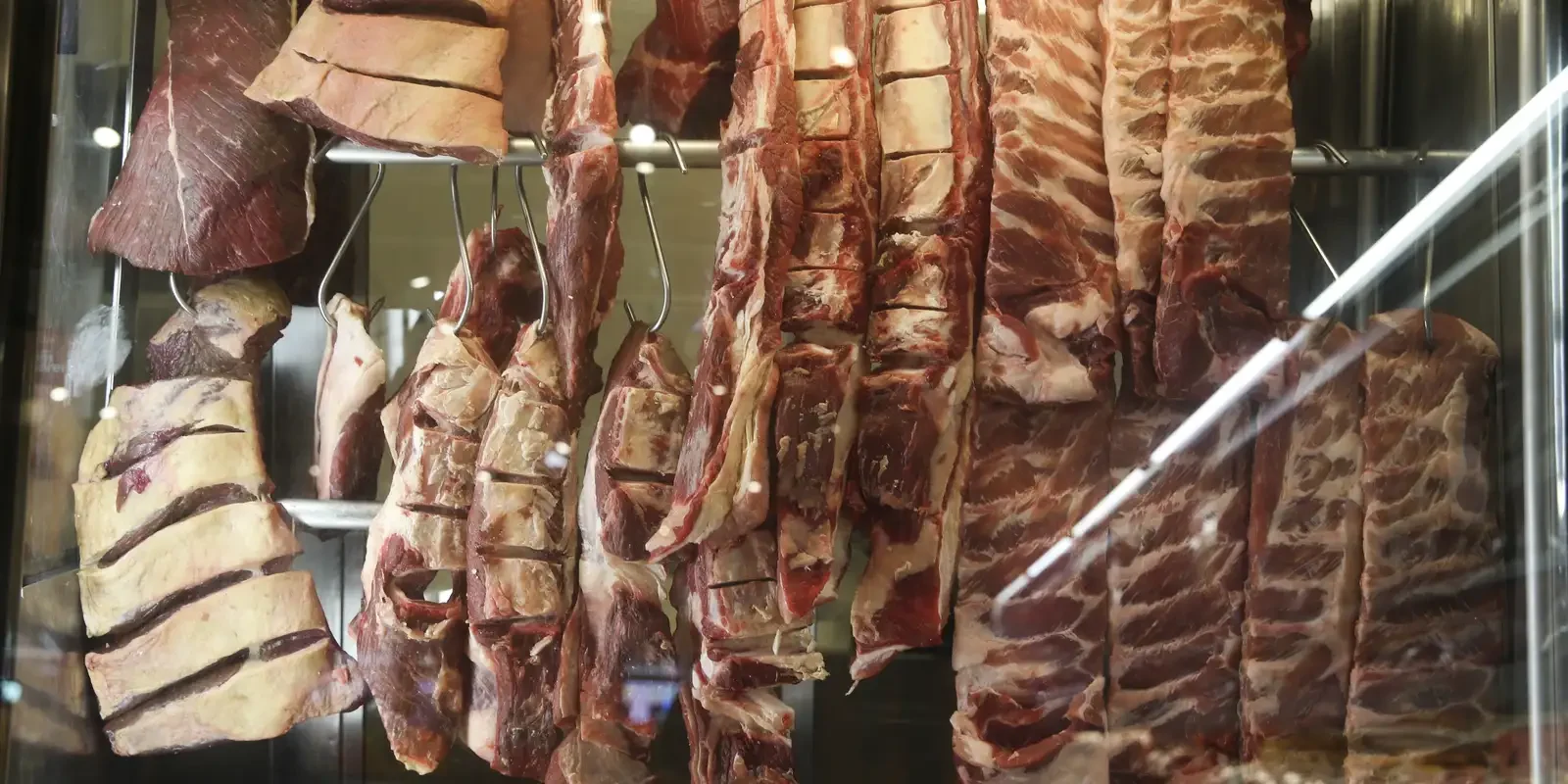 Cota da China limita embarques e faz exportação brasileira de carne bovina cair 27,1% em agosto de 2026