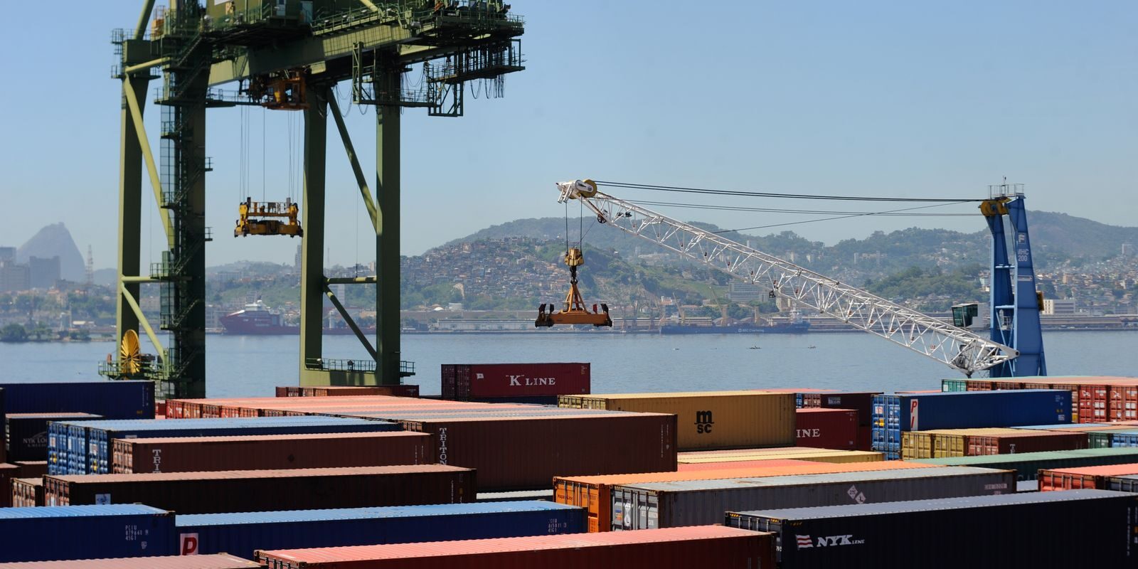 Balança comercial registra superávit de US$ 7,4 bilhões em agosto de 2026