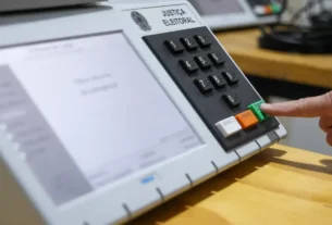 Justiça Eleitoral assegura transporte gratuito e urnas eletrônicas com recursos de acessibilidade para PCD — pedido até 14/9 para 1º turno