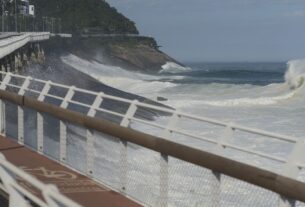 Aviso de ressaca no Rio: ondas de até 2,5 m levam Prefeitura a interditar ciclovia Tim Maia