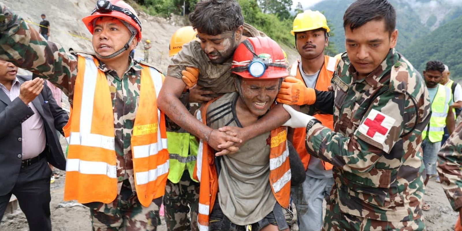 Nepal intensifica buscas por até 900 trabalhadores de hidrelétricas; 121 podem estar presos em túneis
