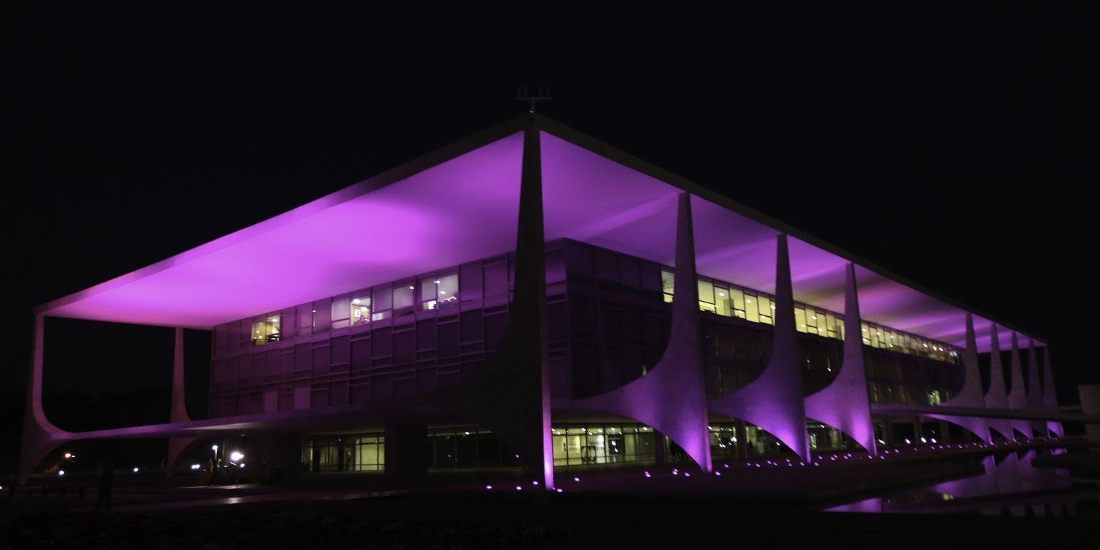 Outubro 2026: feriados, efemérides e datas importantes (eleições, Outubro Rosa e aniversários)