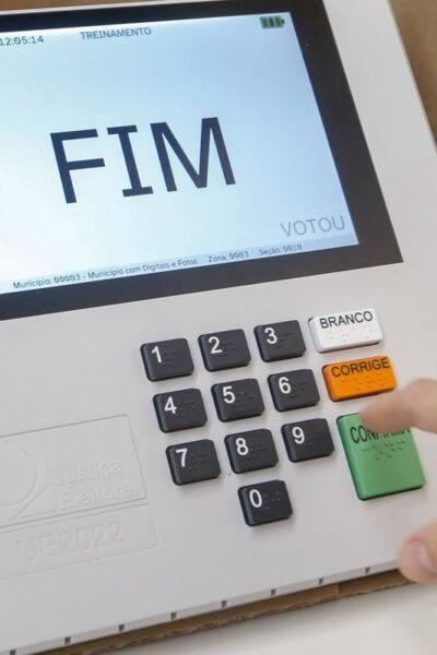 Voto em candidatura irregular pode ser anulado mesmo se nome aparecer na urna eletrônica
