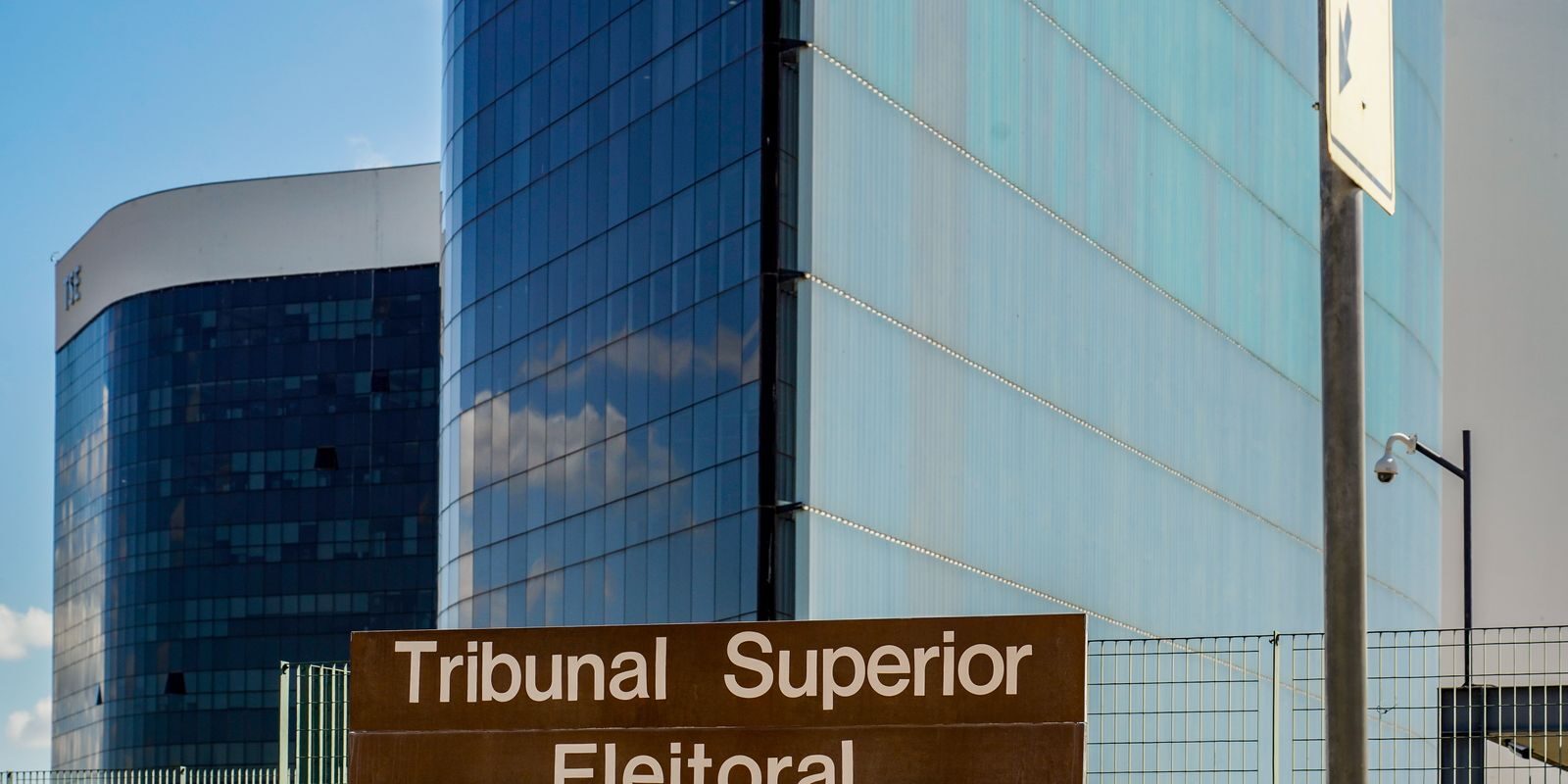 TSE forma maioria para manter retirada de postagens sobre Nossa Senhora durante eleições