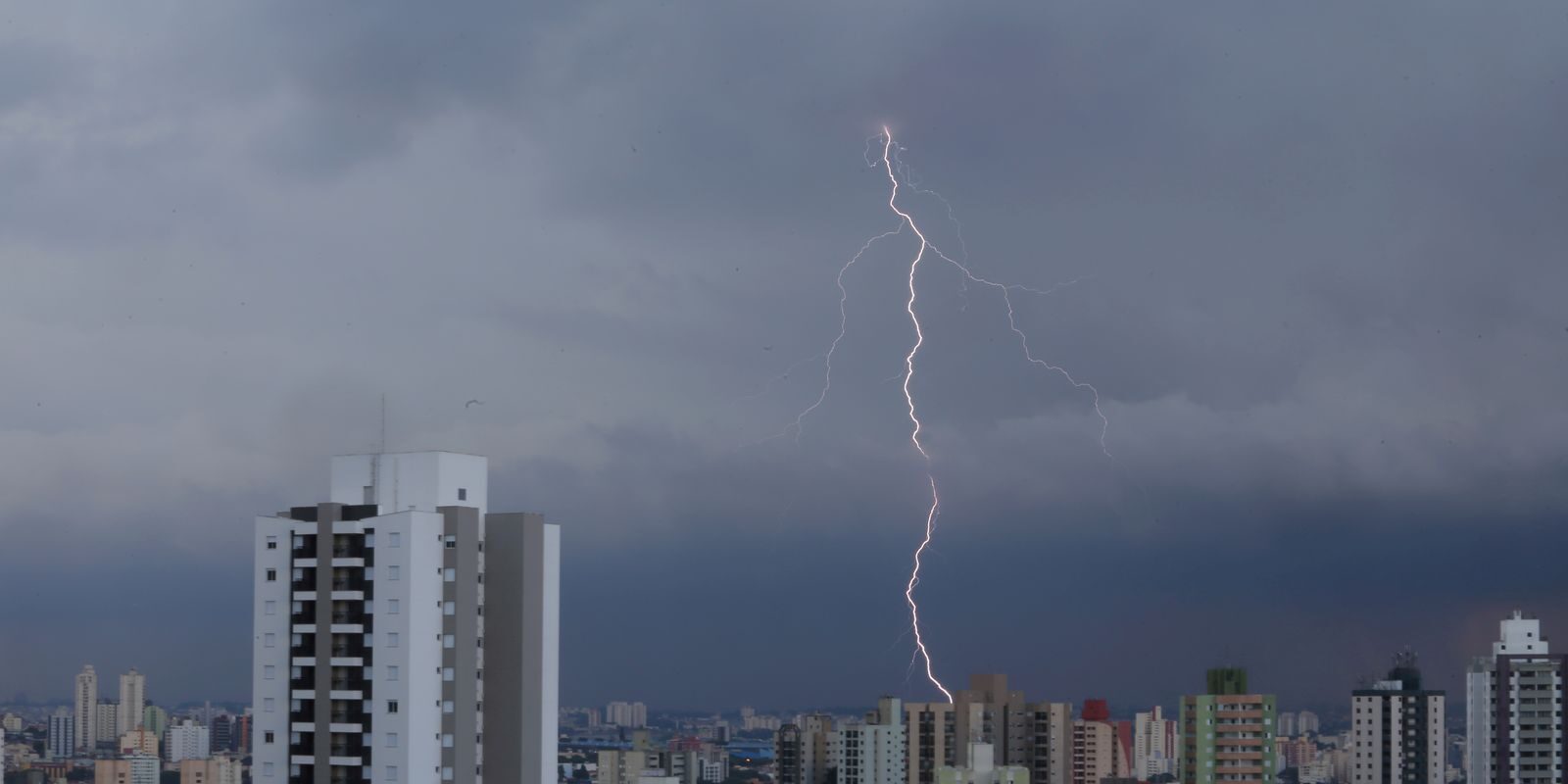 Eleições 2026: Inmet alerta para chuva e risco de tempestades em grande parte do país no fim de semana