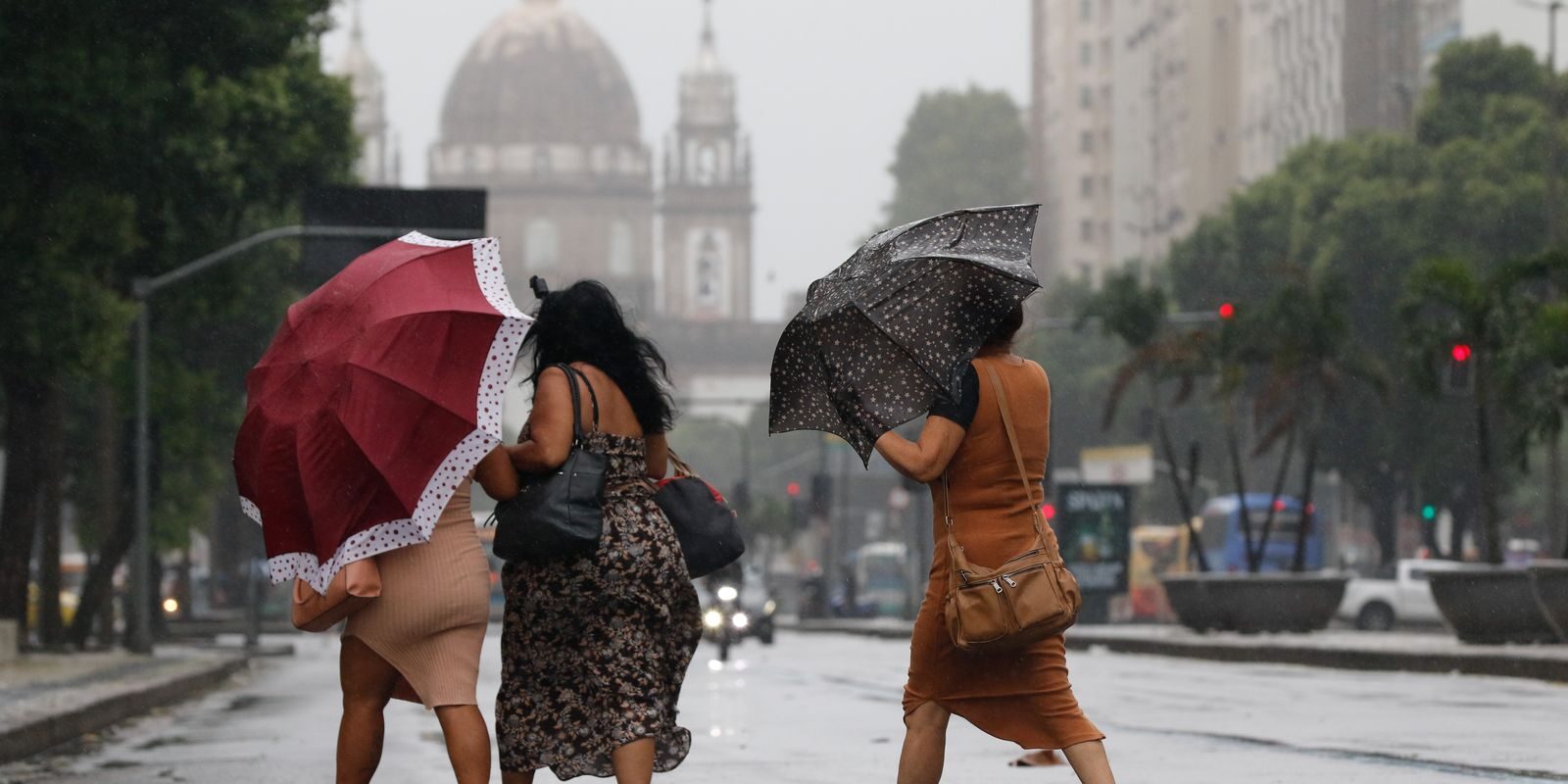 Defesa Civil Nacional mobiliza equipes ante aviso vermelho do Inmet para temporais no Sul e Sudeste
