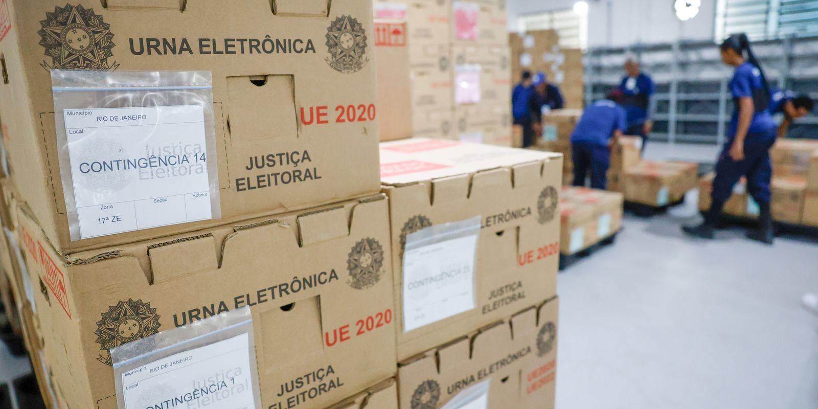 Tribunais distribuem 560 mil urnas e executam procedimentos finais antes do primeiro turno